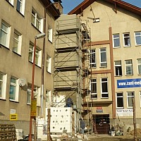 Etapy budowy windy dla przychodni i PCPR w Goleniowie