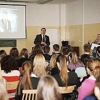 Uczniowie goleniowskiego liceum uczestnikami wykładów z ekonomii społecznej
